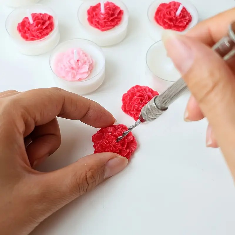Candle Making Raw Material - Um conjunto de ferramentas de perfuração